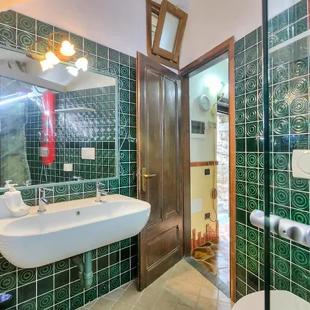 Apartment In The Heart Of Medieval Village - Happy *