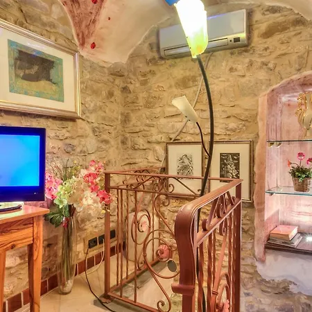 Apartment In The Heart Of Medieval Village - Happy *