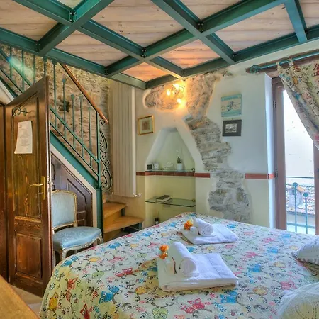 Apartment In The Heart Of Medieval Village - Happy *