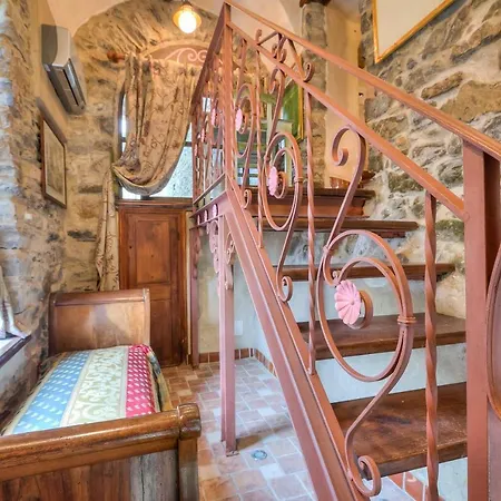 Apartment In The Heart Of Medieval Village - Happy *