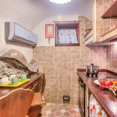 In The Heart Of Medieval Village - Happy Apartment