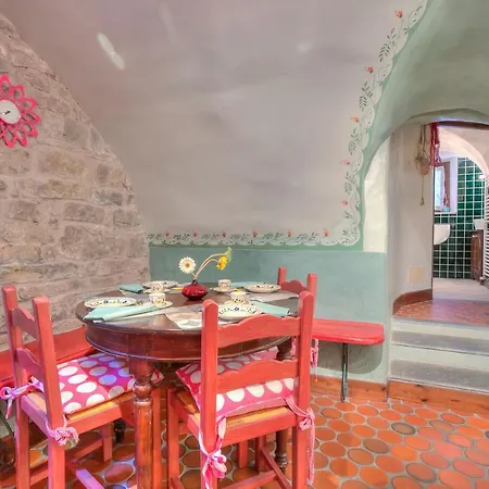 In The Heart Of Medieval Village - Happy Apartment