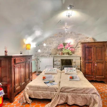 In The Heart Of Medieval Village - Happy Apartment *